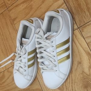 Adidas Neo Gold sneakers